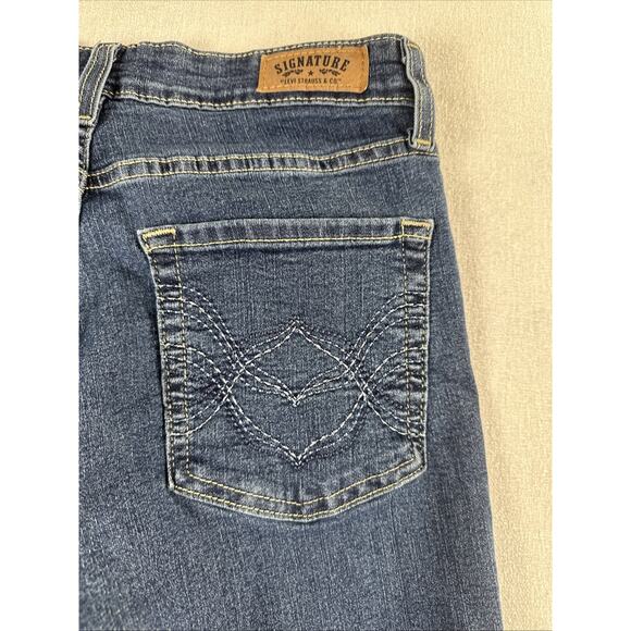Signature by Levis Strauss Modern Bootcut Jeans Womens 8 M (actual 30x30.5) Blue - Picture 9 of 10